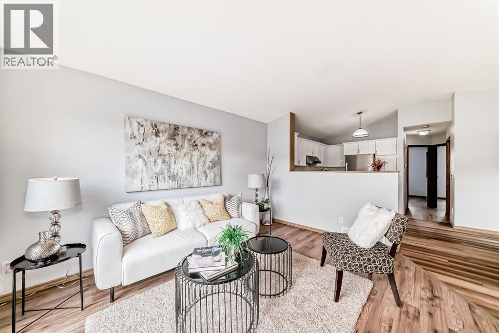 118 Bridleridge Way Sw, Calgary, Alberta  T2Y 4K8 - Photo 5 - A2309870