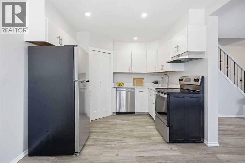 17, 3809 45 Street Sw, Calgary, Alberta  T3E 3H4 - Photo 2 - A2309182