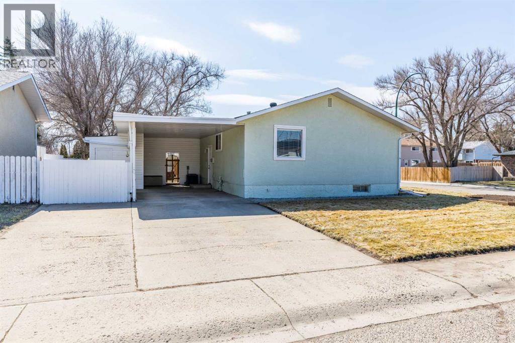 1797 4 Avenue Ne, Medicine Hat, Alberta  T1C 1A4 - Photo 4 - A2305756