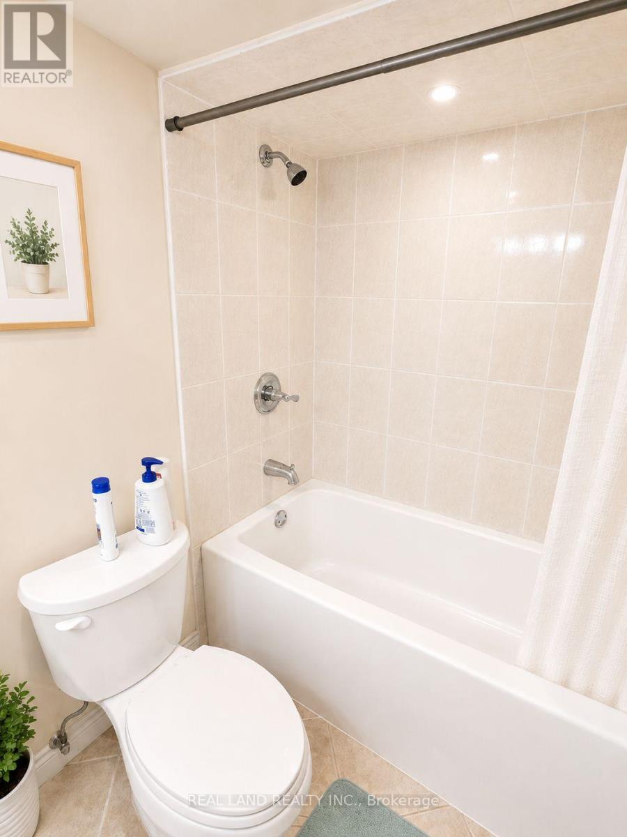 188 Bantry Avenue, Richmond Hill, Ontario L4B 4S6 - Photo 5 - N12655074