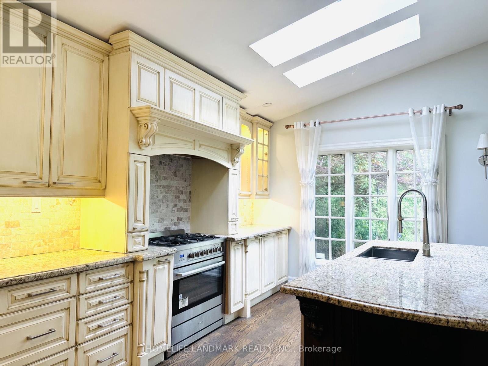 125 Bannatyne Drive, Toronto, Ontario  M2L 2P5 - Photo 10 - C13108704