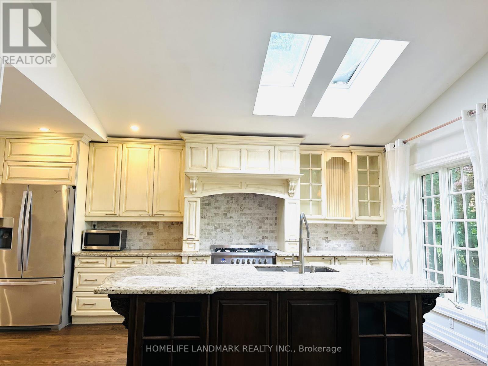 125 Bannatyne Drive, Toronto, Ontario  M2L 2P5 - Photo 6 - C13108704