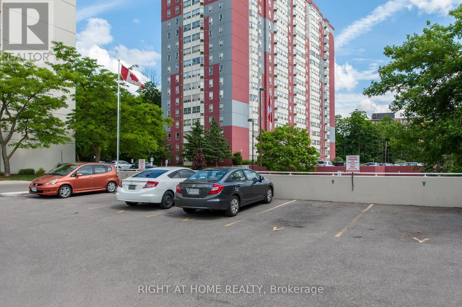 1714 - 35 Green Valley Drive, Kitchener, Ontario  N2P 2A5 - Photo 2 - X13108696