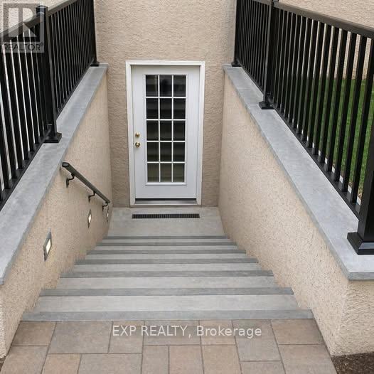2 - 11 Fairside Avenue, Toronto, Ontario  M4C 3G8 - Photo 2 - E13108734