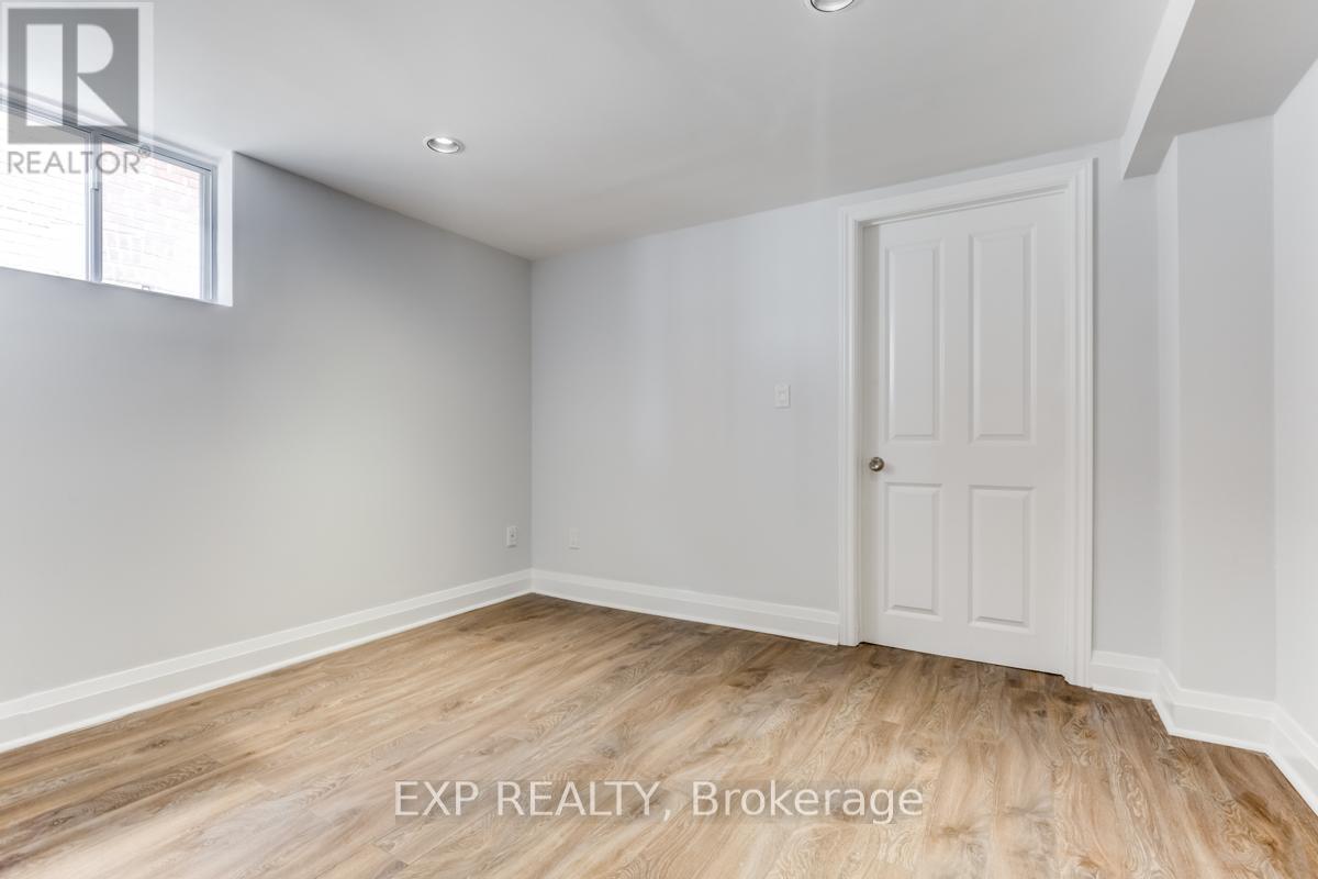 2 - 11 Fairside Avenue, Toronto, Ontario  M4C 3G8 - Photo 8 - E13108734