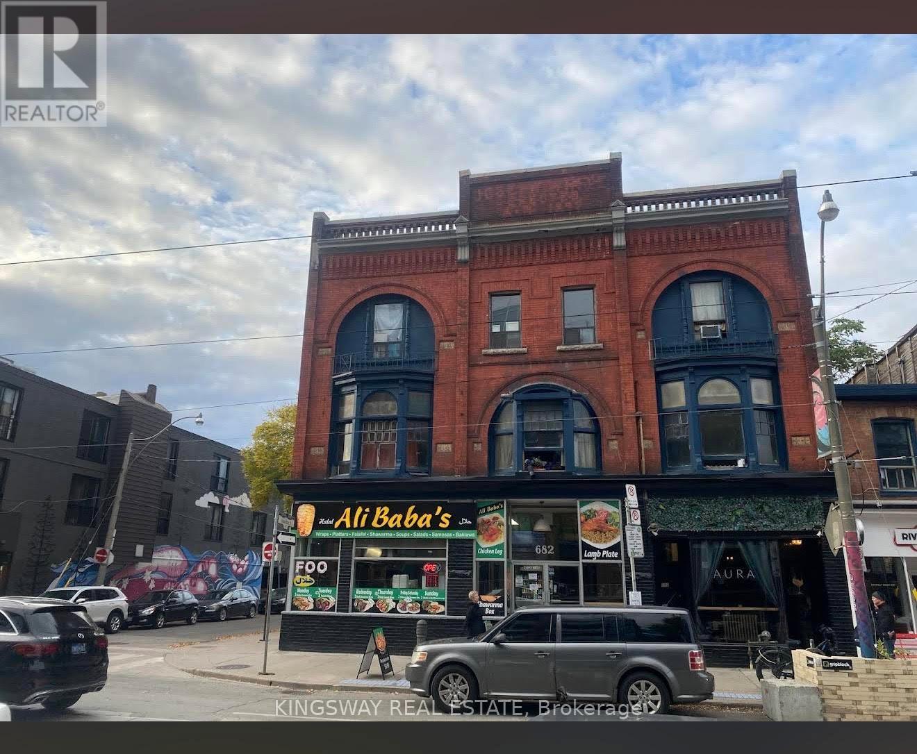 682 QUEEN STREET E, Toronto, Ontario