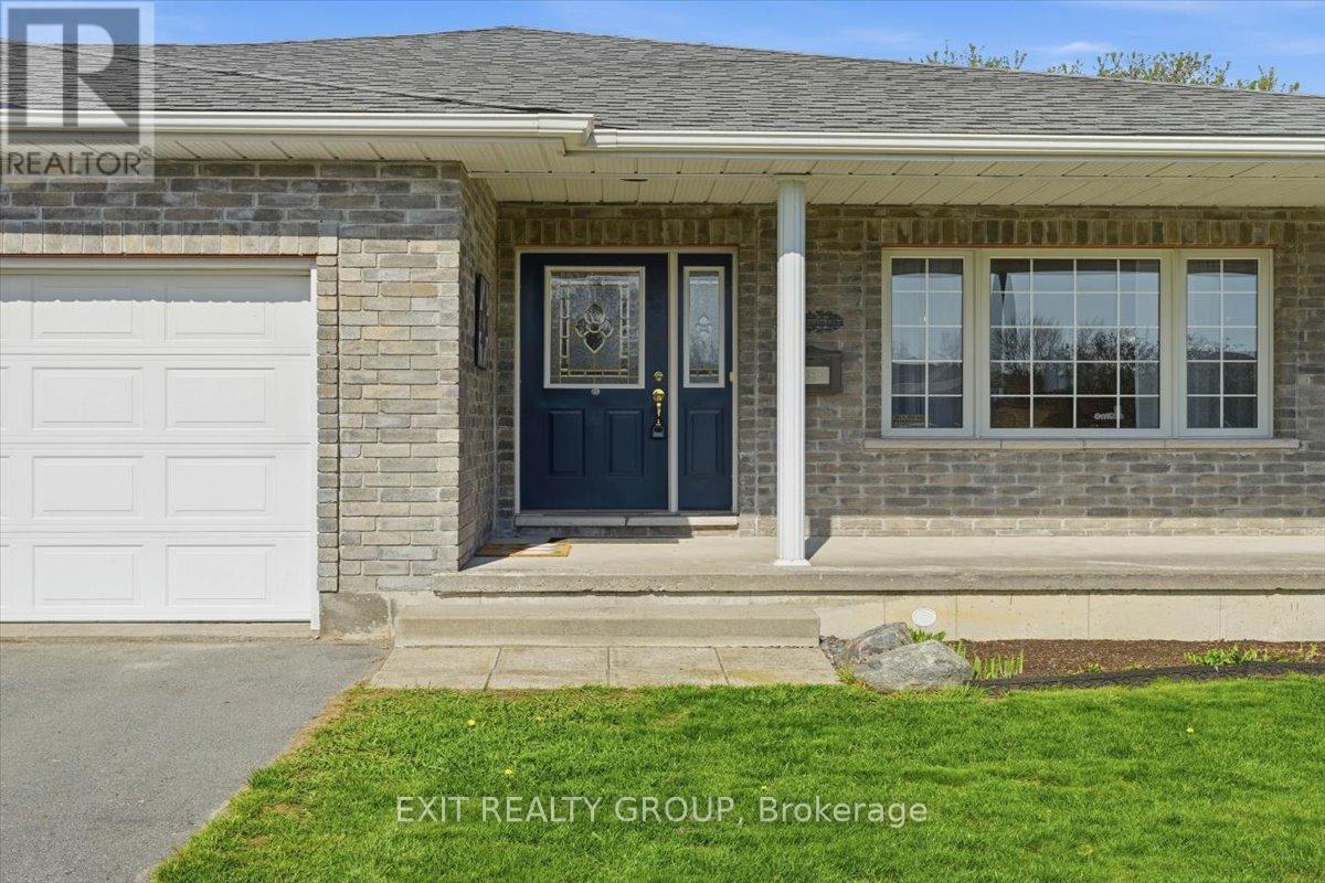 14 Stonegate Crescent, Quinte West, Ontario  K0K 2C0 - Photo 3 - X13092086
