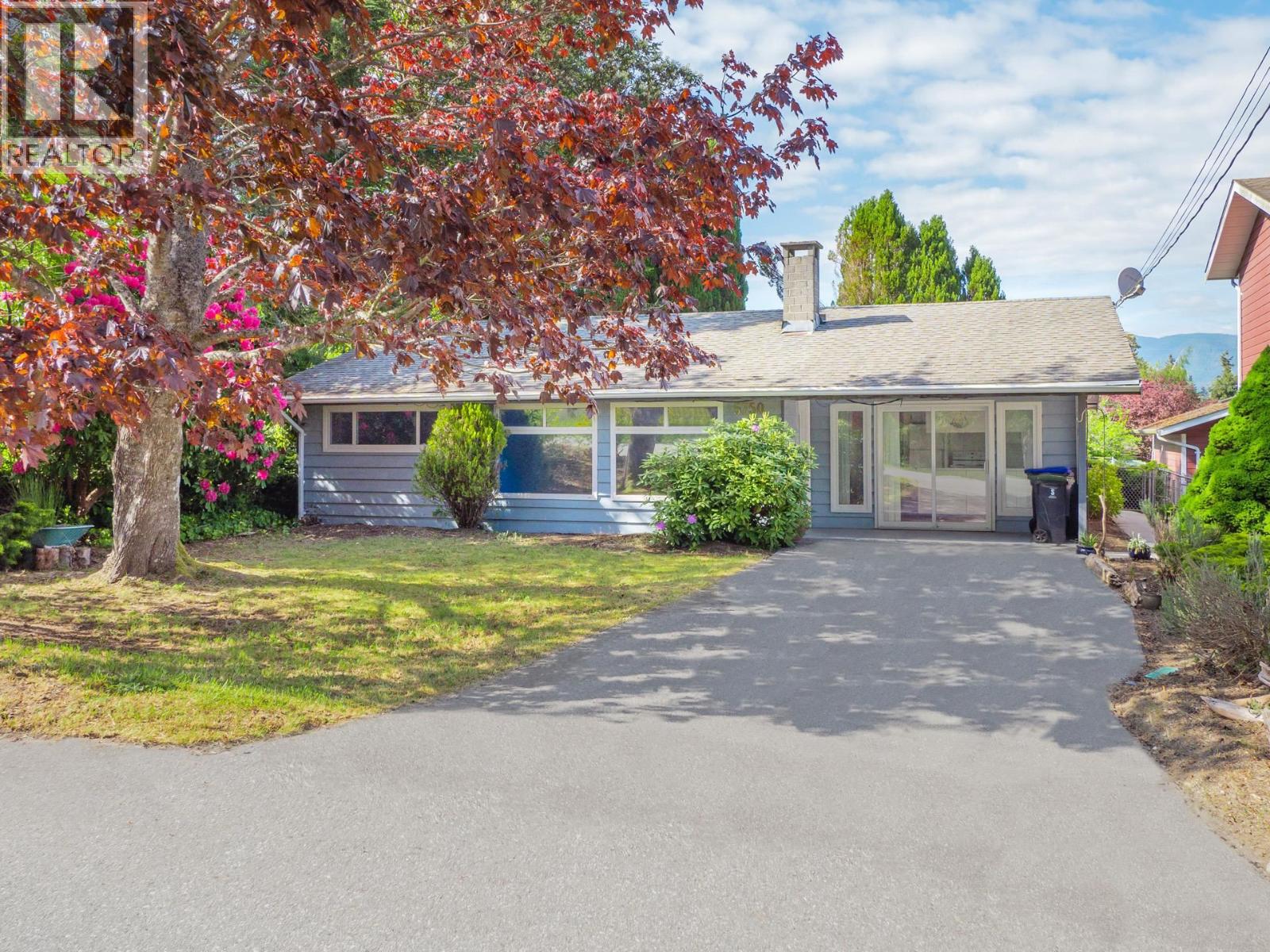 5750 SPINDRIFT STREET, Sechelt, British Columbia