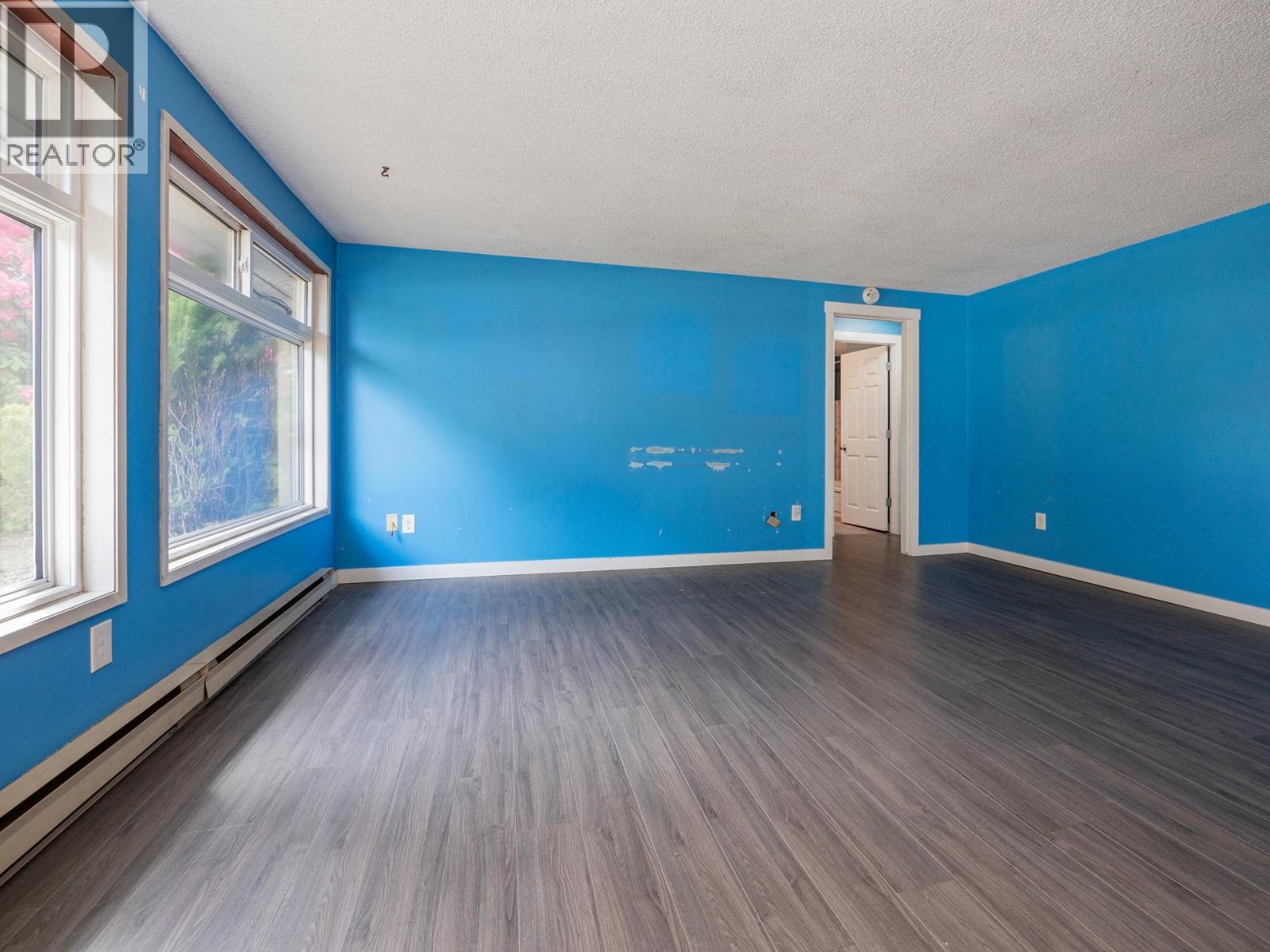 5750 Spindrift Street, Sechelt, British Columbia  V0N 3A0 - Photo 3 - R3121739