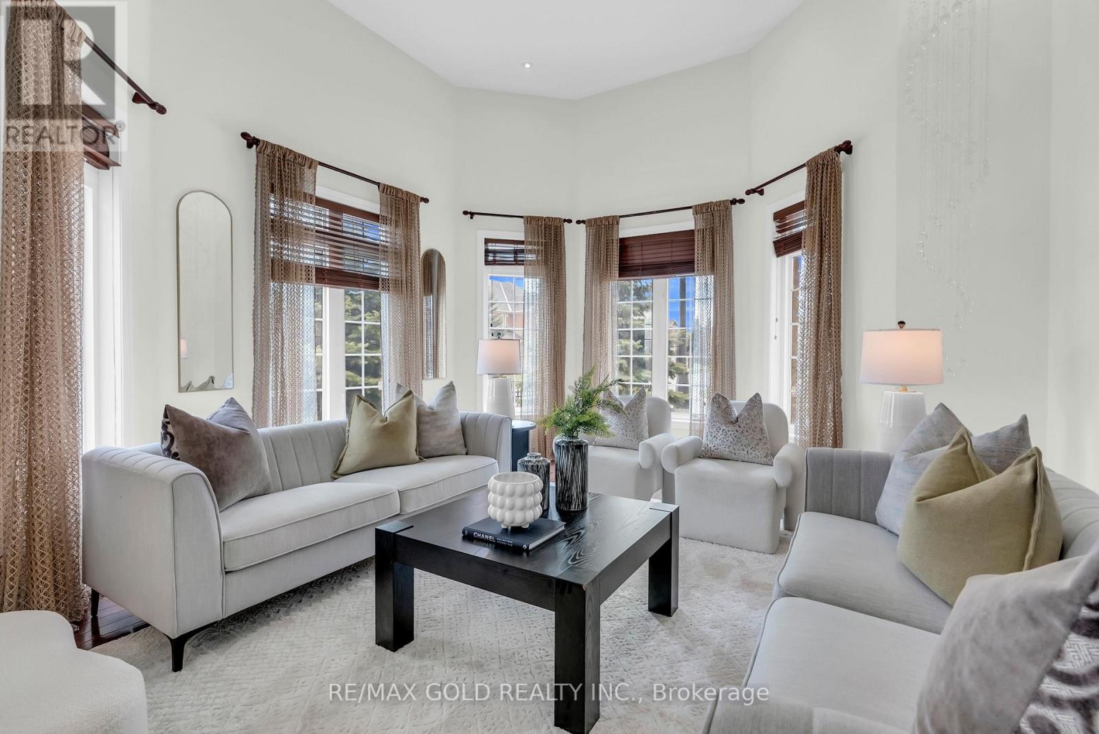 5499 Doctor Peddle Crescent, Mississauga, Ontario  L5M 0K7 - Photo 10 - W13106932