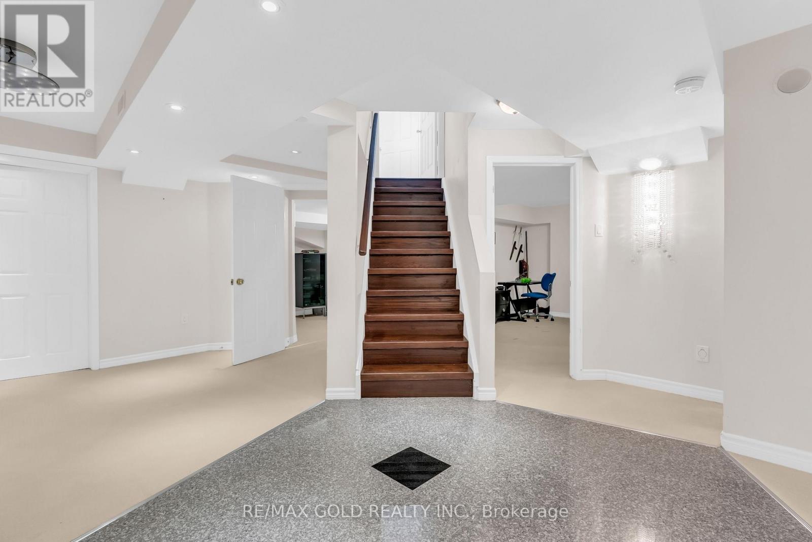 5499 Doctor Peddle Crescent, Mississauga, Ontario  L5M 0K7 - Photo 35 - W13106932