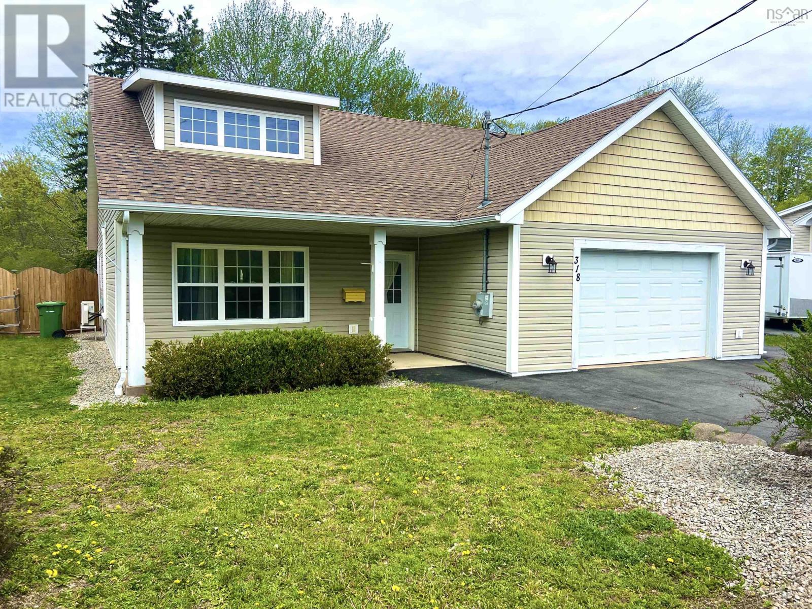 318 Victoria Road, Bridgewater, Nova Scotia  B4V 2P1 - Photo 1 - 202607068