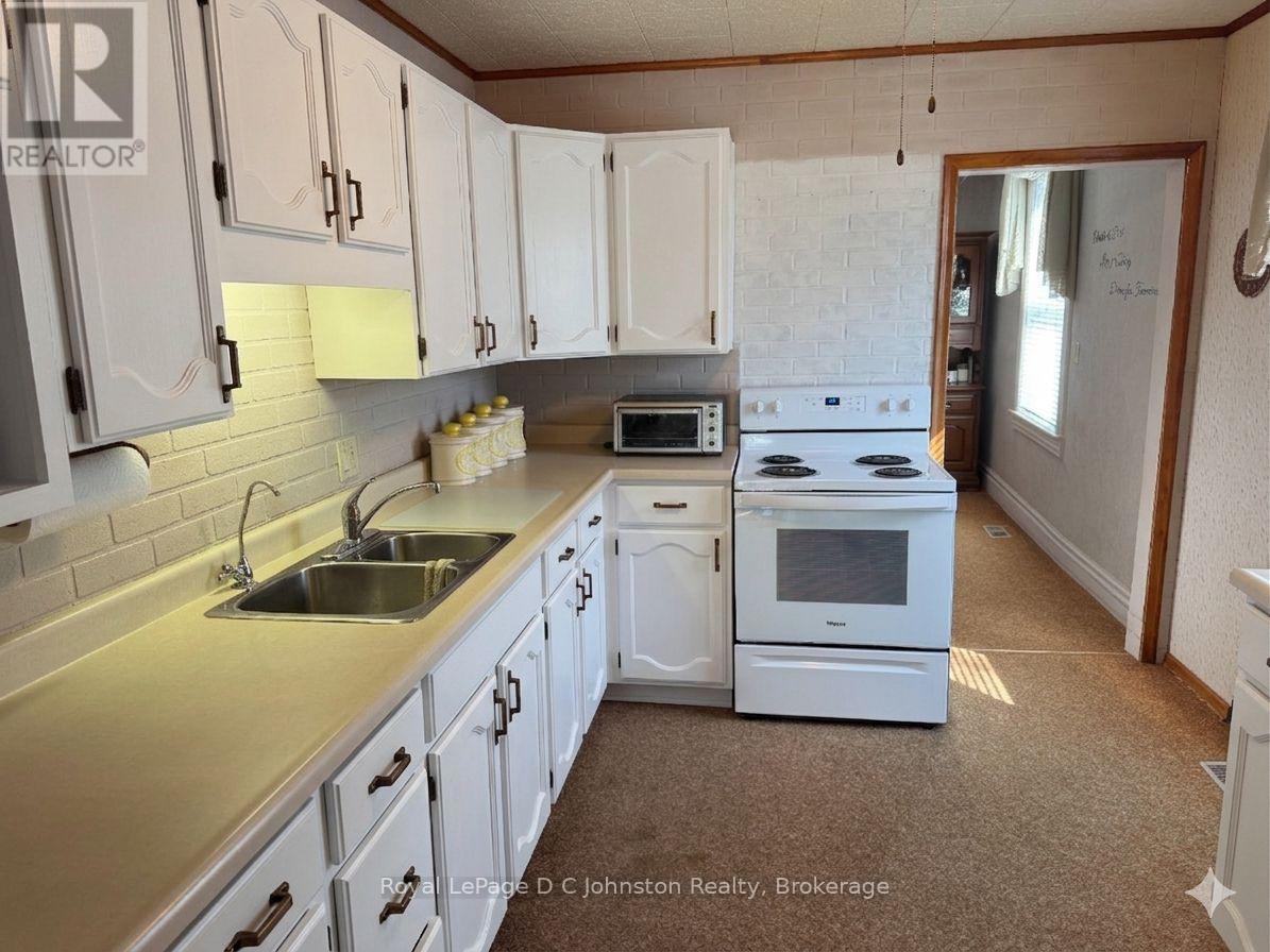 21 Victoria Street S, Saugeen Shores, Ontario  N0H 2L0 - Photo 4 - X13077162