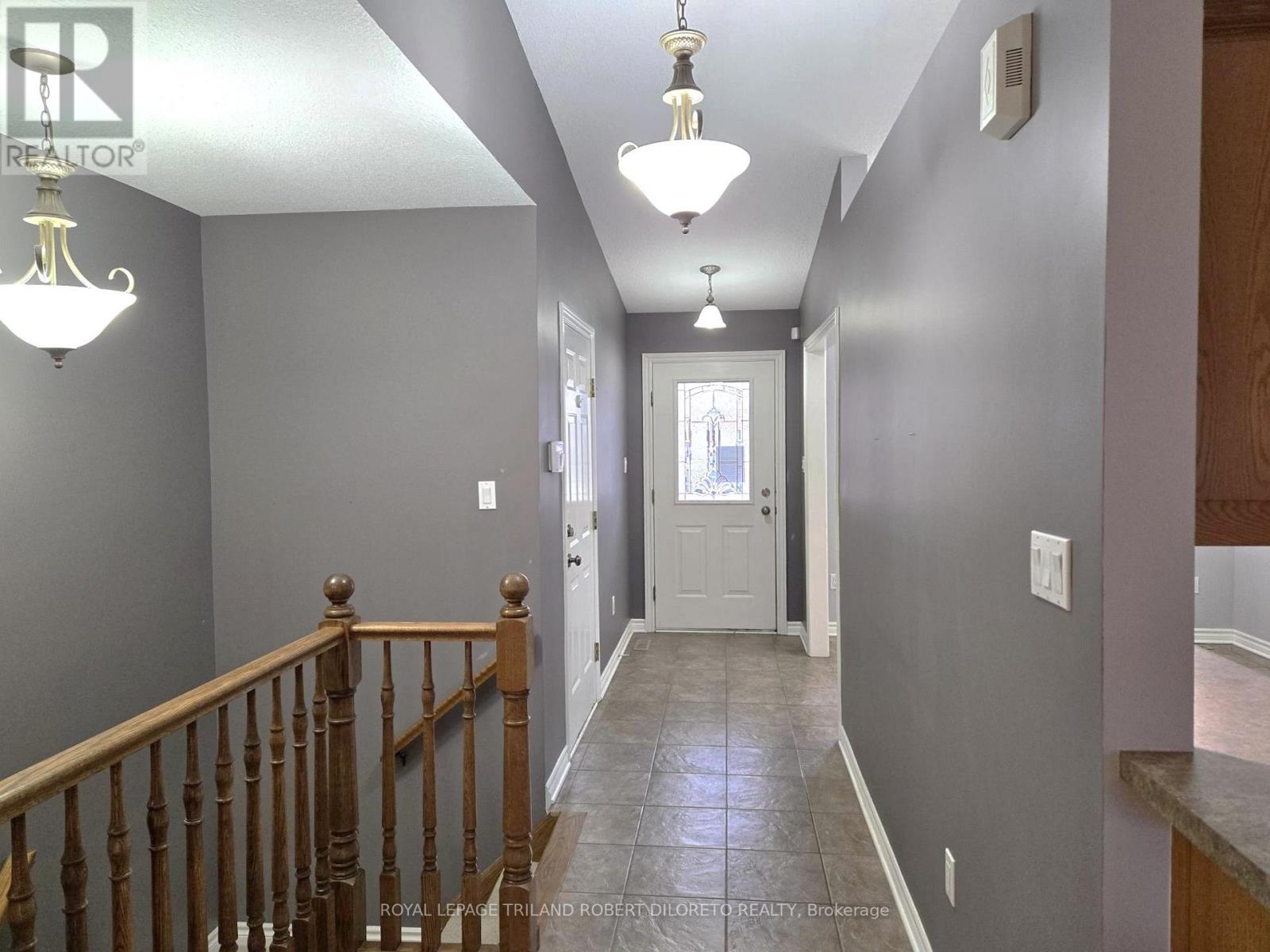 5 - 5 Foxhollow Drive, Thames Centre, Ontario  N0L 1G3 - Photo 2 - X12986638