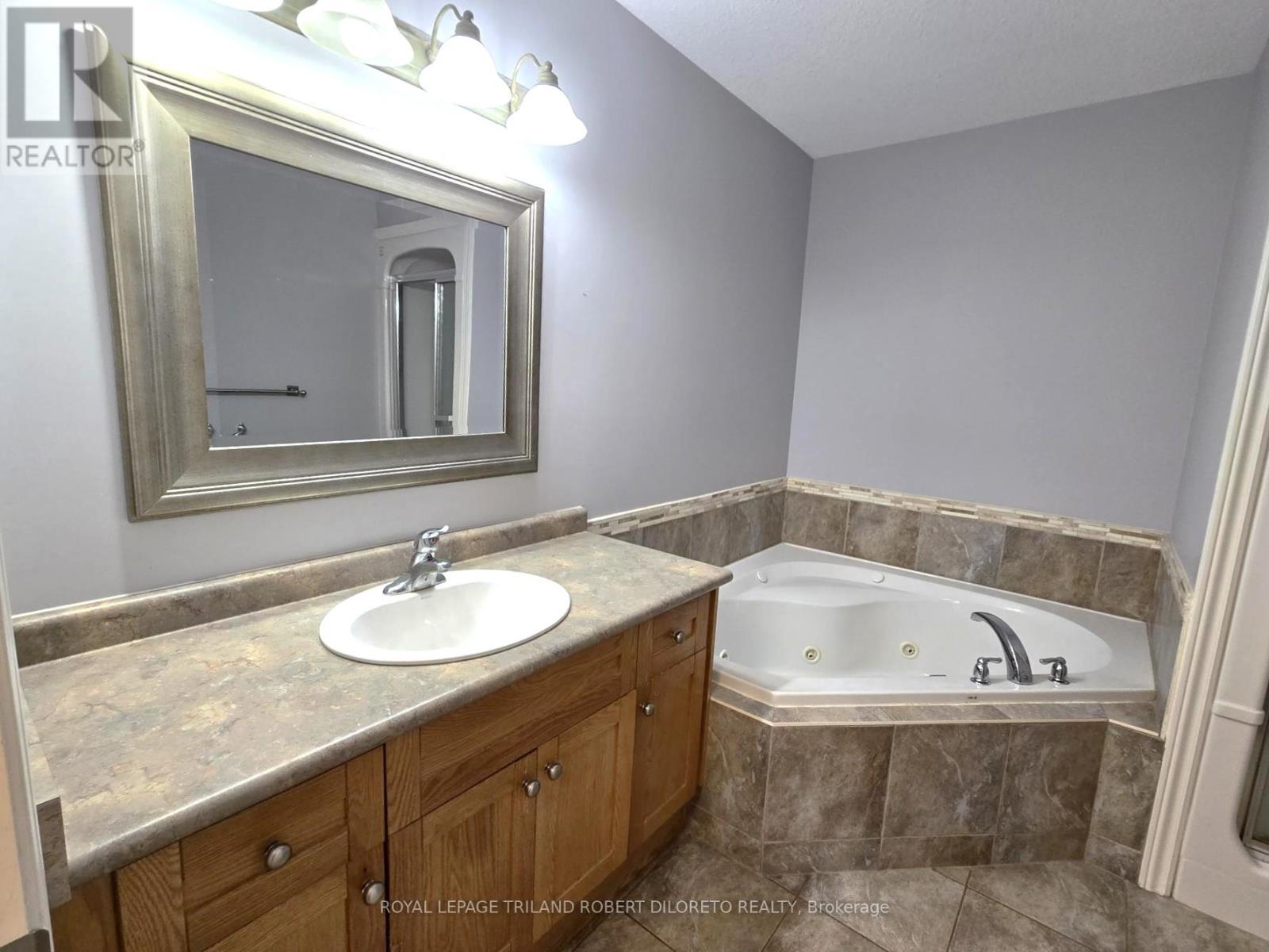 5 - 5 Foxhollow Drive, Thames Centre, Ontario  N0L 1G3 - Photo 14 - X12986638