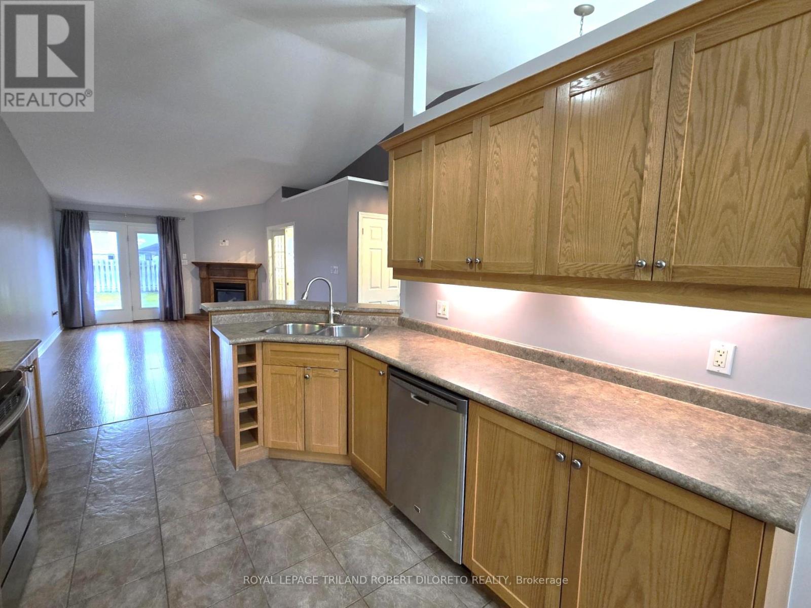 5 - 5 Foxhollow Drive, Thames Centre, Ontario  N0L 1G3 - Photo 6 - X12986638