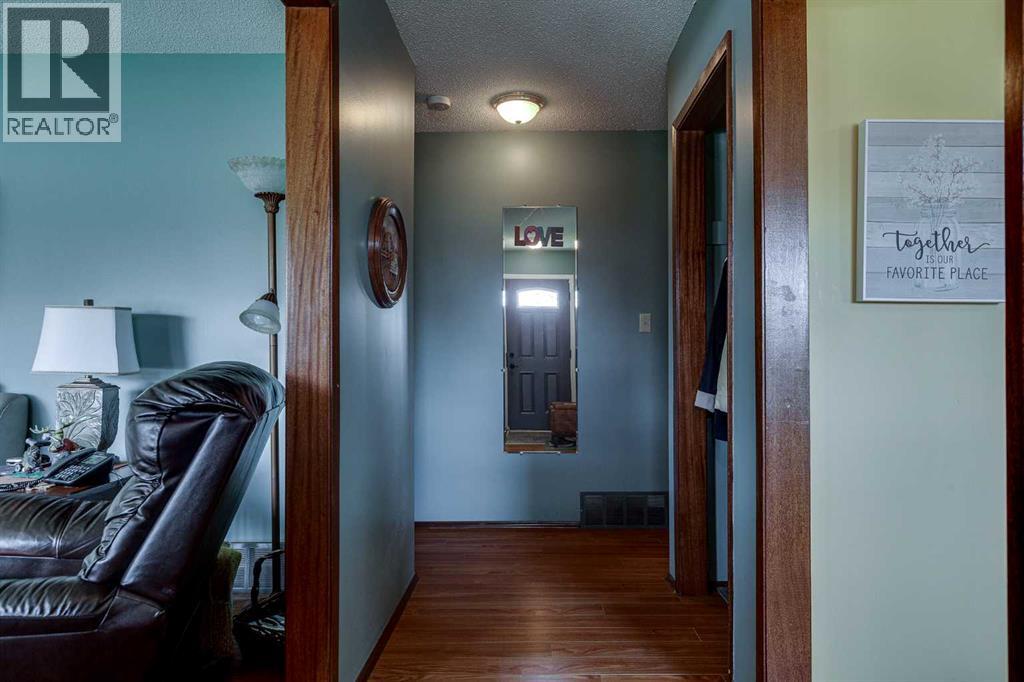 2 Otterbury Avenue, Red Deer, Alberta  T4N 4Z9 - Photo 6 - A2309520