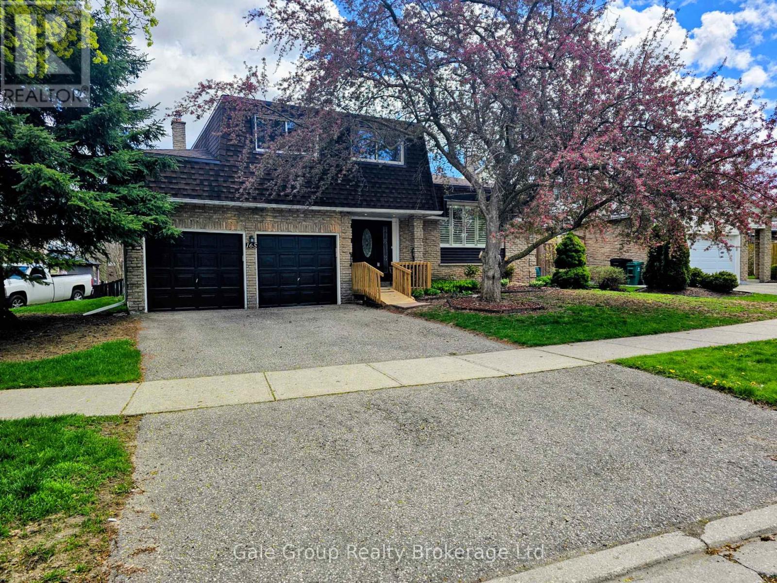165 BROOKSIDE CRESCENT, Kitchener, Ontario