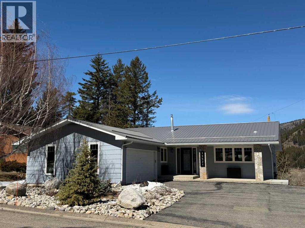 13521 15 Avenue, Blairmore, Alberta  T0K 0E0 - Photo 2 - A2289484