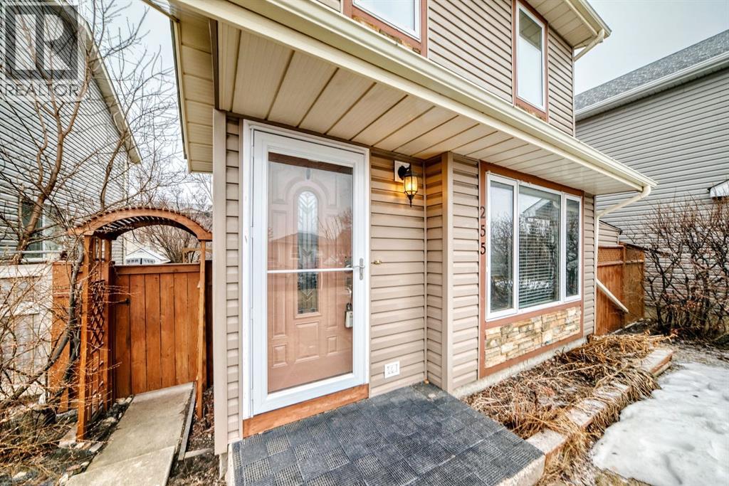 255 Falshire Way NE, Calgary, Alberta  T3J 2B3 - Photo 2 - A2302353