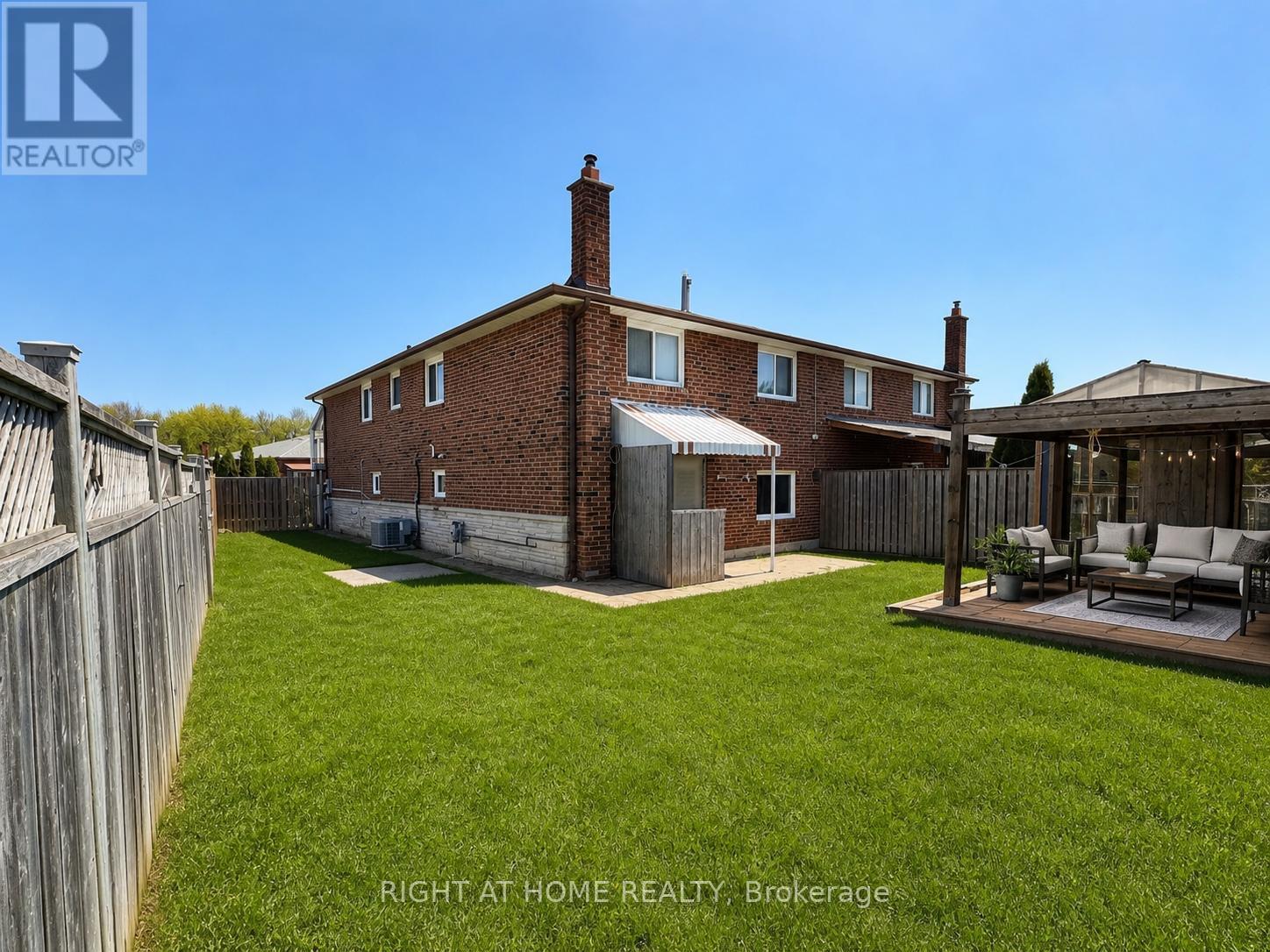 18 Clubhouse Court, Toronto, Ontario  M3L 2K5 - Photo 2 - W13108842