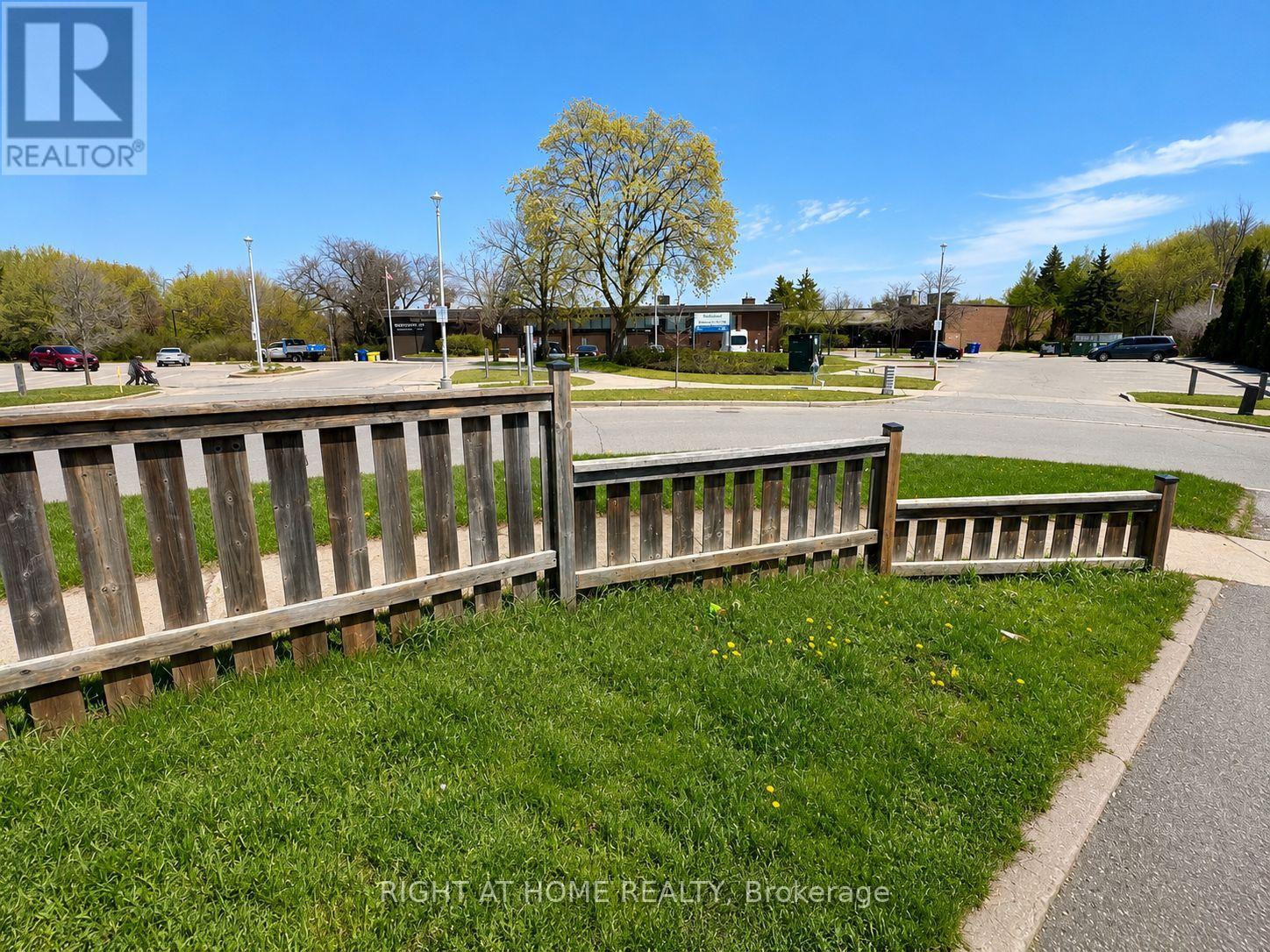 18 Clubhouse Court, Toronto, Ontario  M3L 2K5 - Photo 4 - W13108842