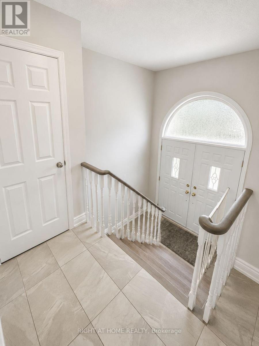 18 Clubhouse Court, Toronto, Ontario  M3L 2K5 - Photo 6 - W13108842