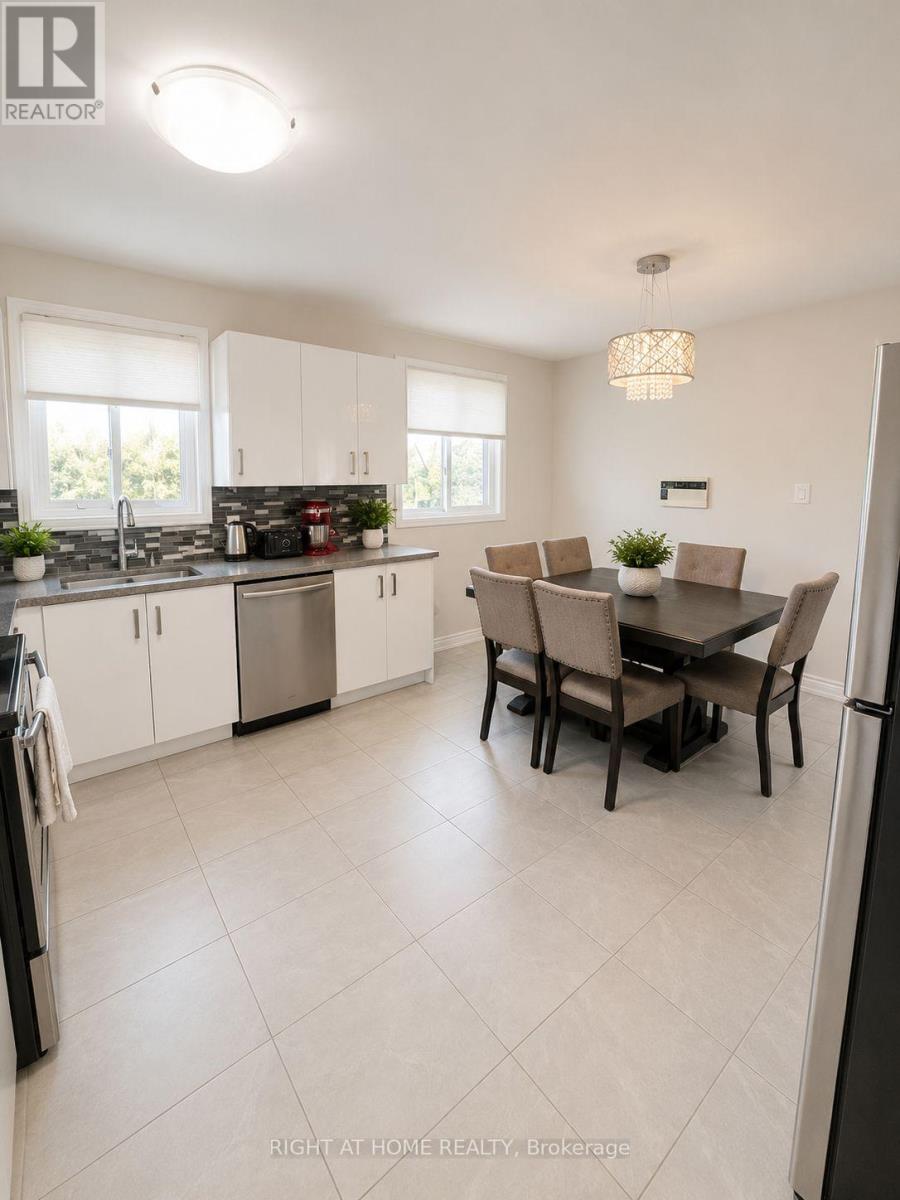18 Clubhouse Court, Toronto, Ontario  M3L 2K5 - Photo 8 - W13108842