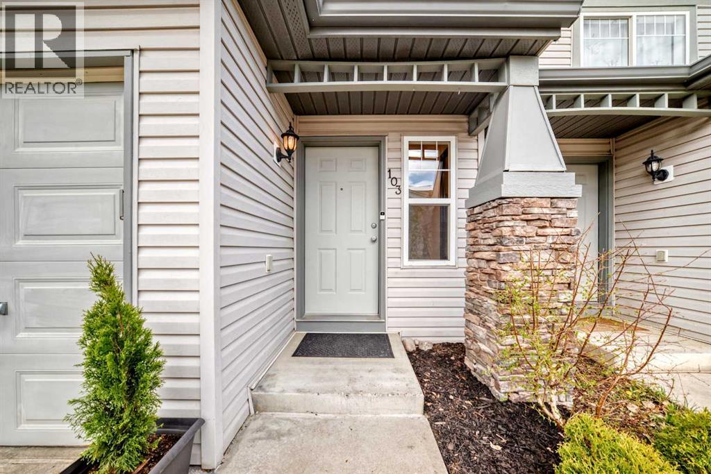 103 Everstone Place SW, Calgary, Alberta  T2Y 4H7 - Photo 3 - A2308086