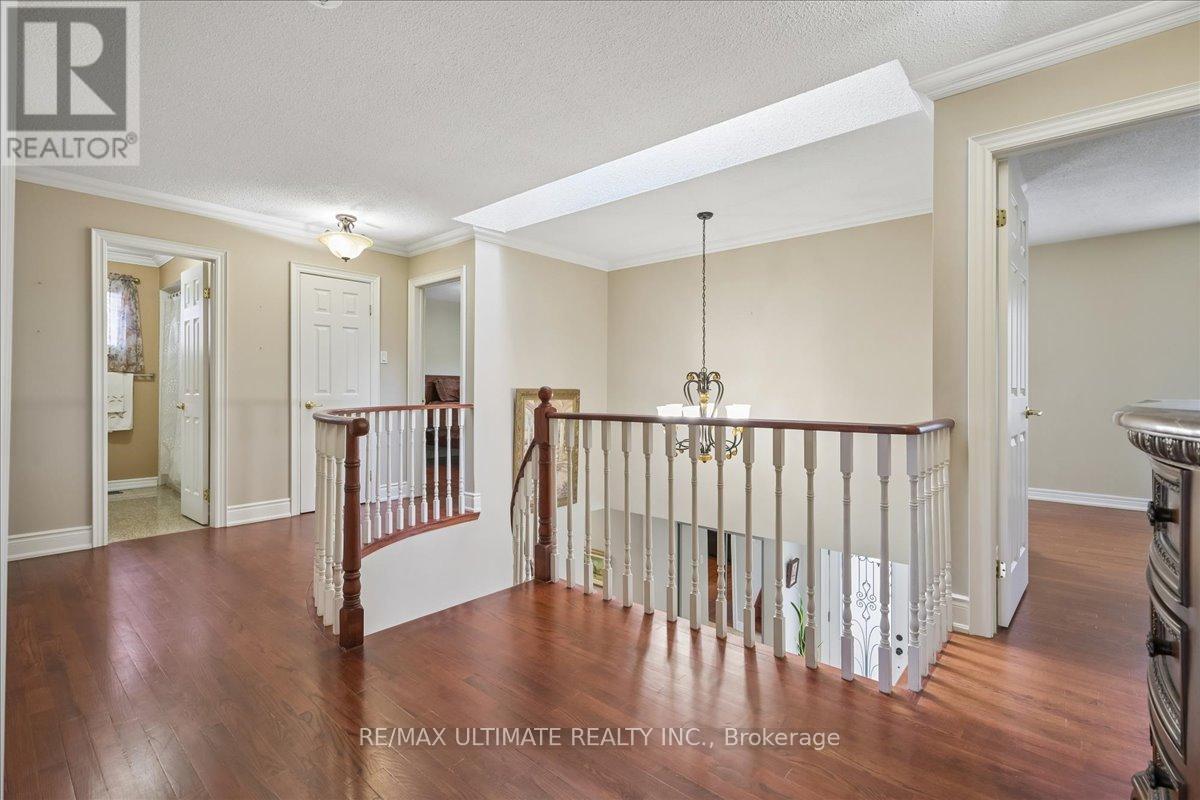 4 Bates Court, Brampton, Ontario  L6X 3E9 - Photo 19 - W13091564