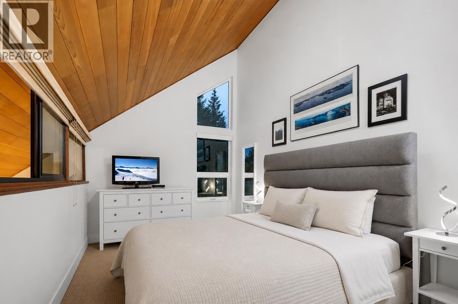 2008 Alpha Lake Village, Whistler, British Columbia  V8E 0B7 - Photo 11 - R3056009