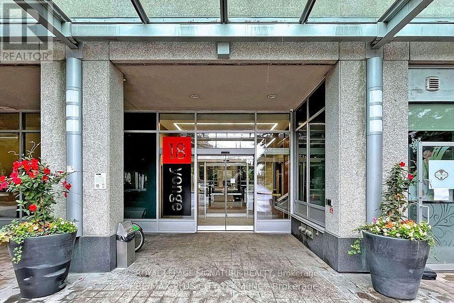 1701 - 18 Yonge Street, Toronto, Ontario  M5E 1Z8 - Photo 3 - C13098106
