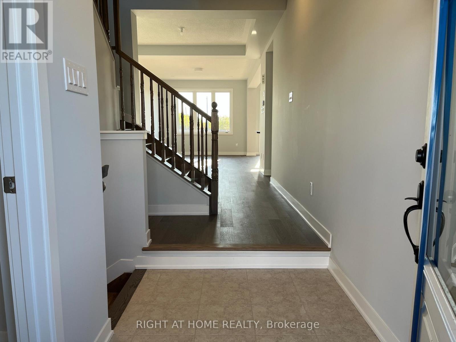 641 Allied Mews, Ottawa, Ontario  K2S 3A1 - Photo 3 - X13108868