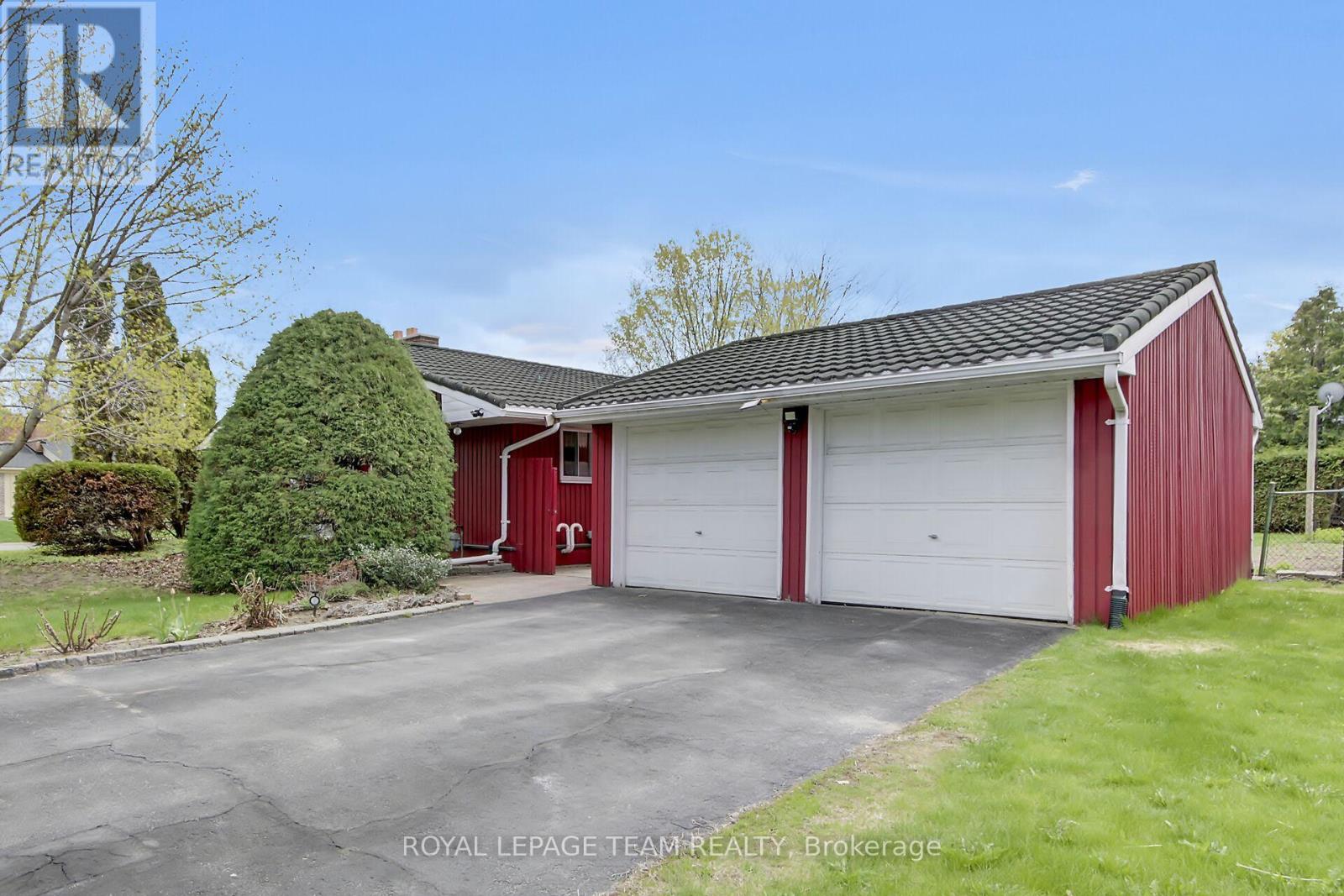 2 Aleutian Road, Ottawa, Ontario  K2H 7C8 - Photo 3 - X13108884