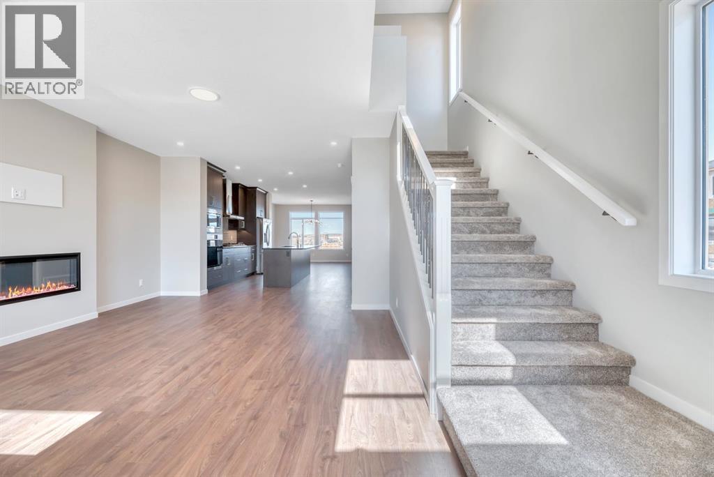 130 Royston Park NW, Calgary, Alberta  T3L 0G9 - Photo 2 - A2301388