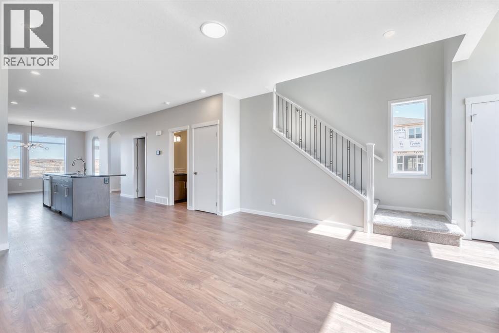 130 Royston Park NW, Calgary, Alberta  T3L 0G9 - Photo 4 - A2301388