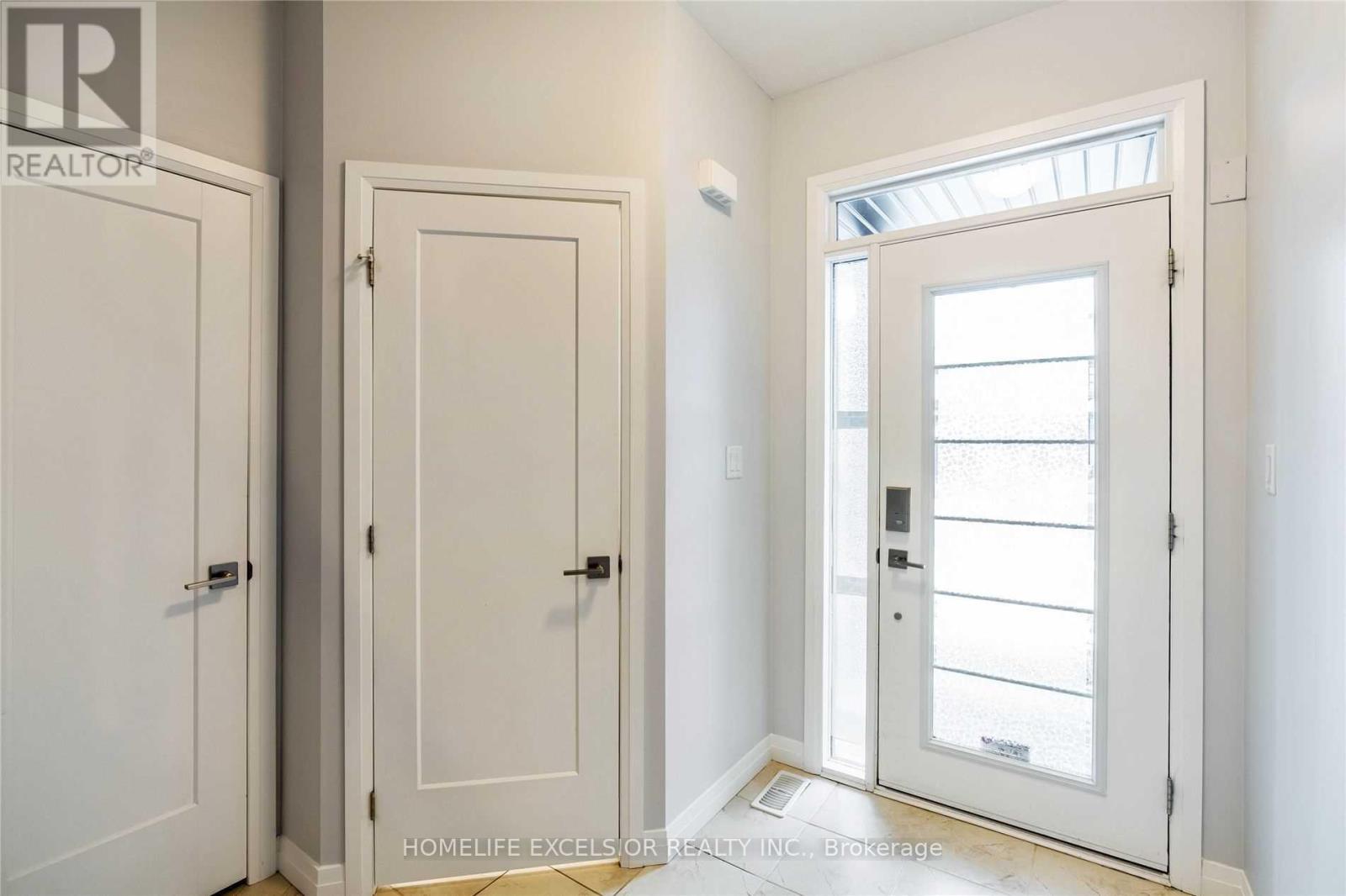 115 Columbus Gate, Hamilton, Ontario L8J 0L3 - Photo 3 - X13108890
