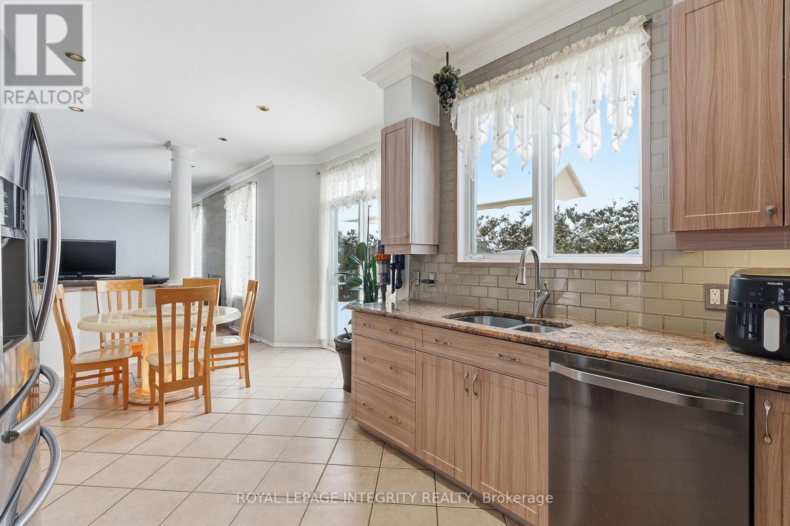 2104 Sandy Oaks Drive, Ottawa, Ontario  K1W 1H5 - Photo 11 - X12848580
