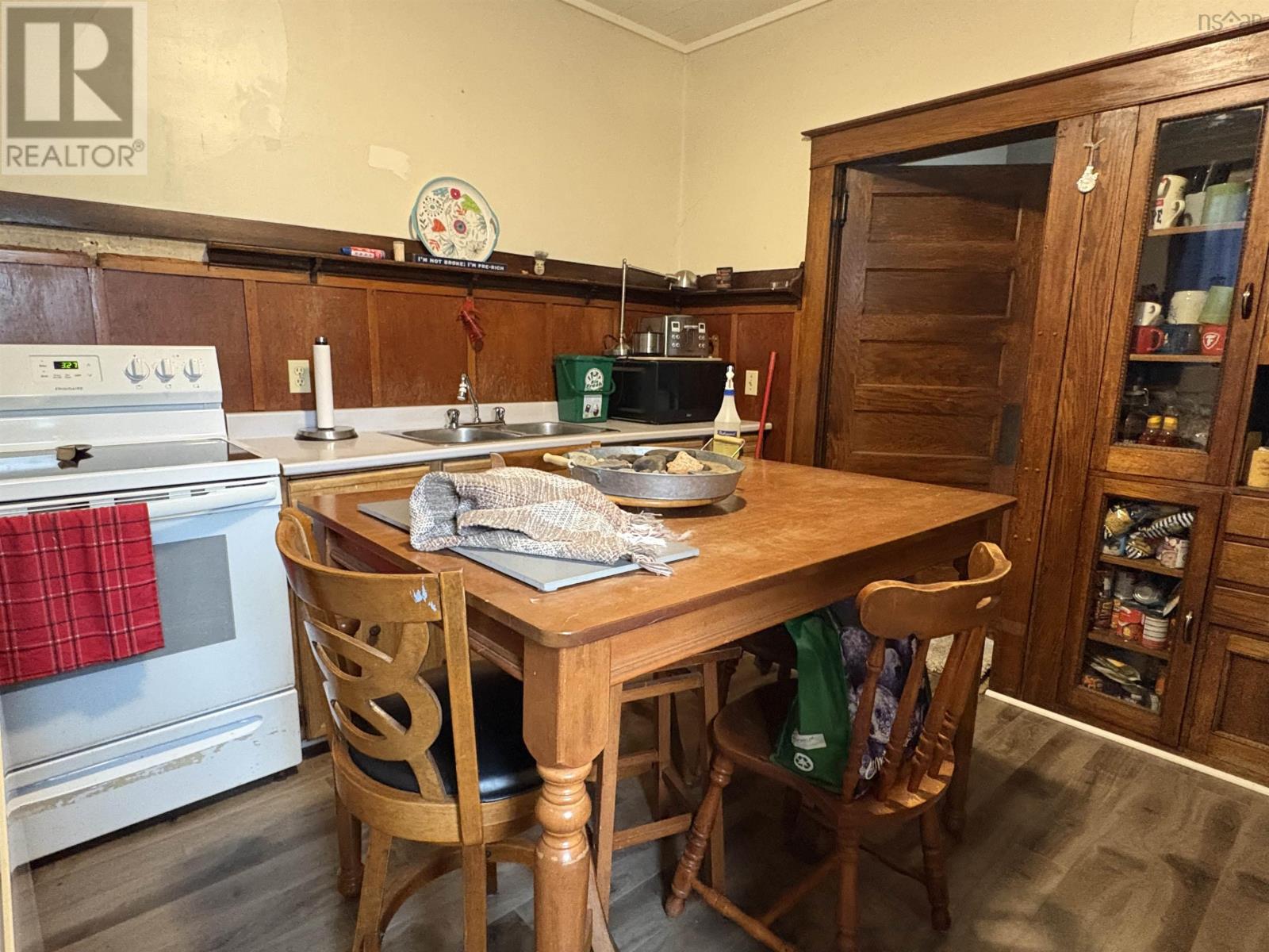 143 Mackay Street, Stellarton, Nova Scotia  B0K 1S0 - Photo 3 - 202610338