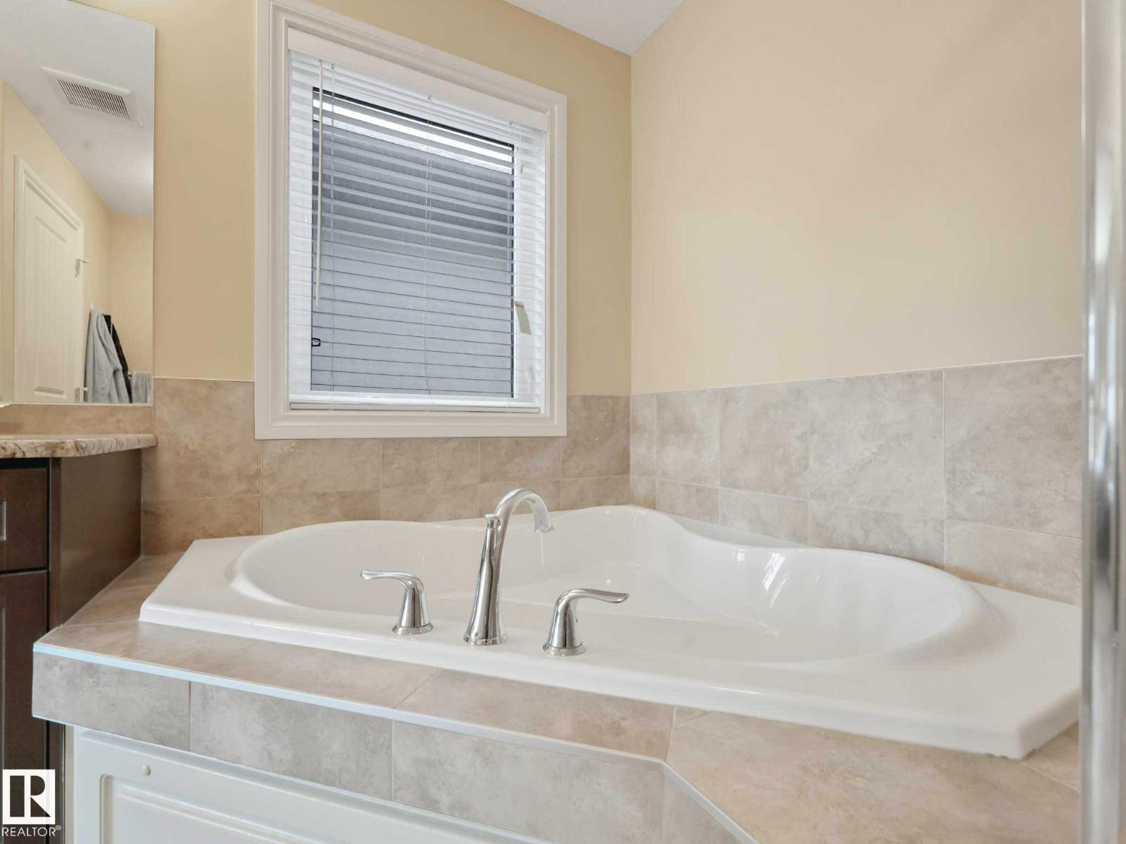 3441 West Ld Nw, Edmonton, Alberta  T6W 0T4 - Photo 49 - E4485918