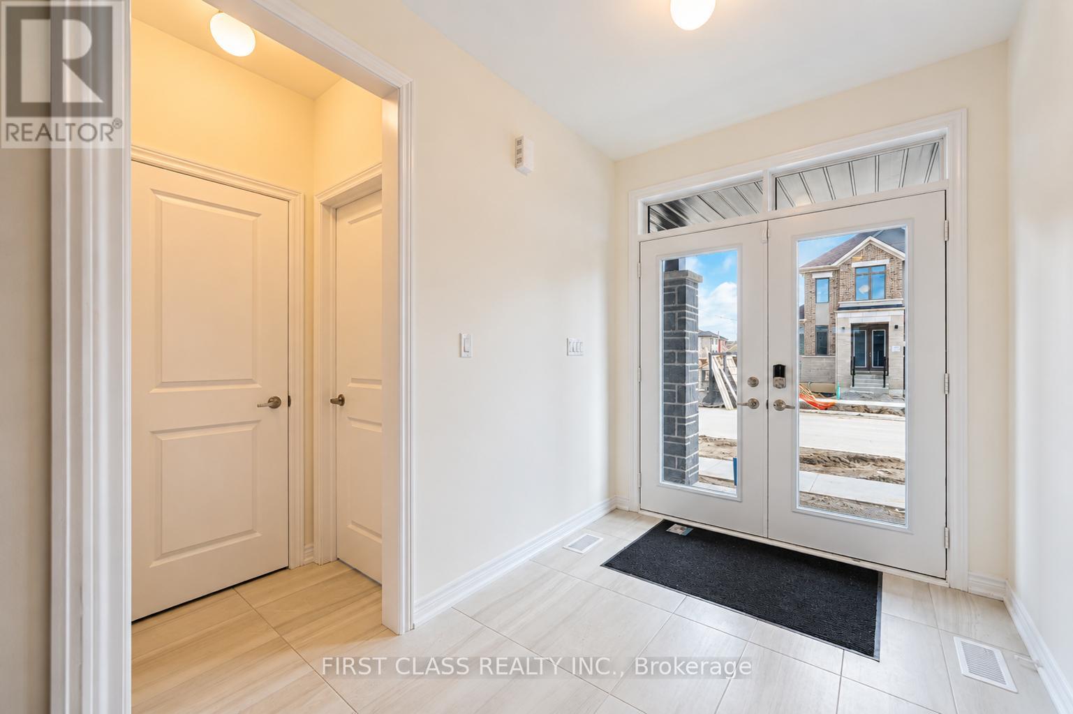 9 Percheron Court, Markham, Ontario  L6C 3T5 - Photo 4 - N13106180