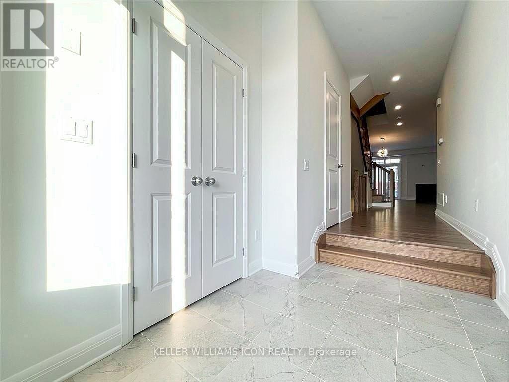 56 Loggerhead Heights, Ottawa, Ontario  K2T 0R9 - Photo 2 - X13108910