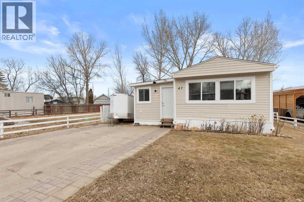 47, 4000 13 Avenue SE, Medicine Hat, Alberta  T1B 1J3 - Photo 2 - A2285004