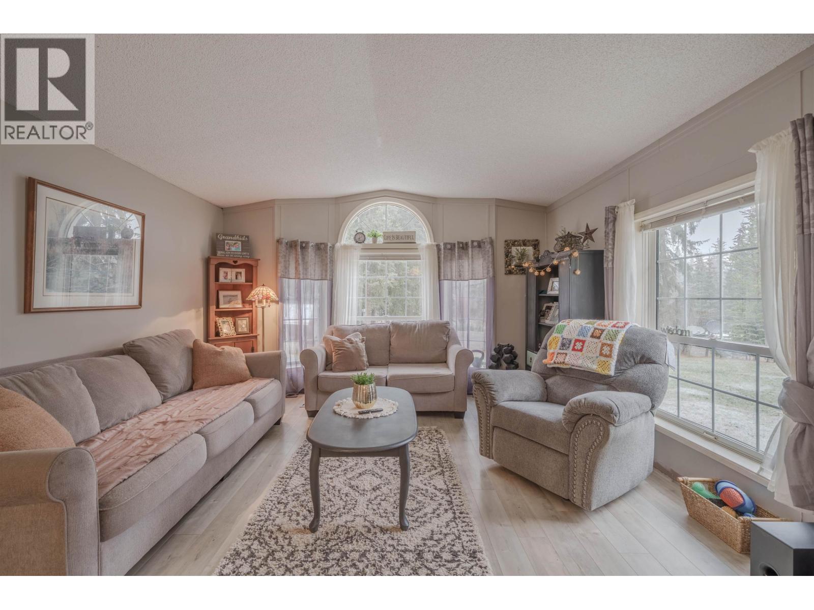 6324 Wolfe Road, 100 Mile House, British Columbia  V0K 2E3 - Photo 12 - R3096184
