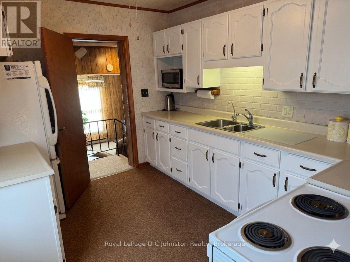 21 Victoria Street S, Saugeen Shores, Ontario  N0H 2L0 - Photo 4 - X13077162