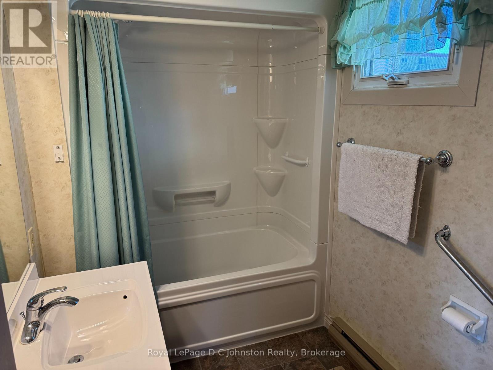 21 Victoria Street S, Saugeen Shores, Ontario  N0H 2L0 - Photo 15 - X13077162
