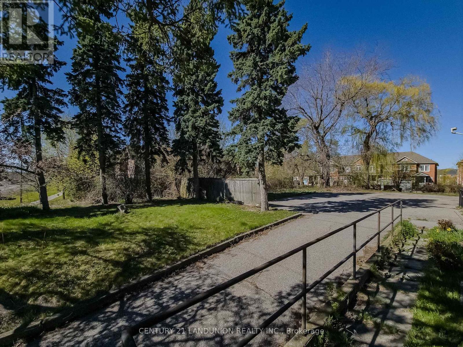 11960 Yonge Street, Richmond Hill, Ontario  L4E 3N6 - Photo 4 - N12933530