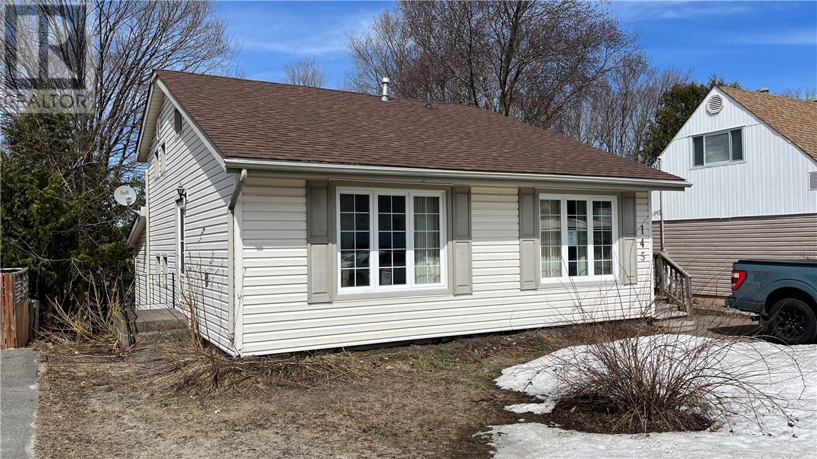 145 Axmith Avenue, Elliot Lake, Ontario  P5A 1B9 - Photo 2 - 2126703