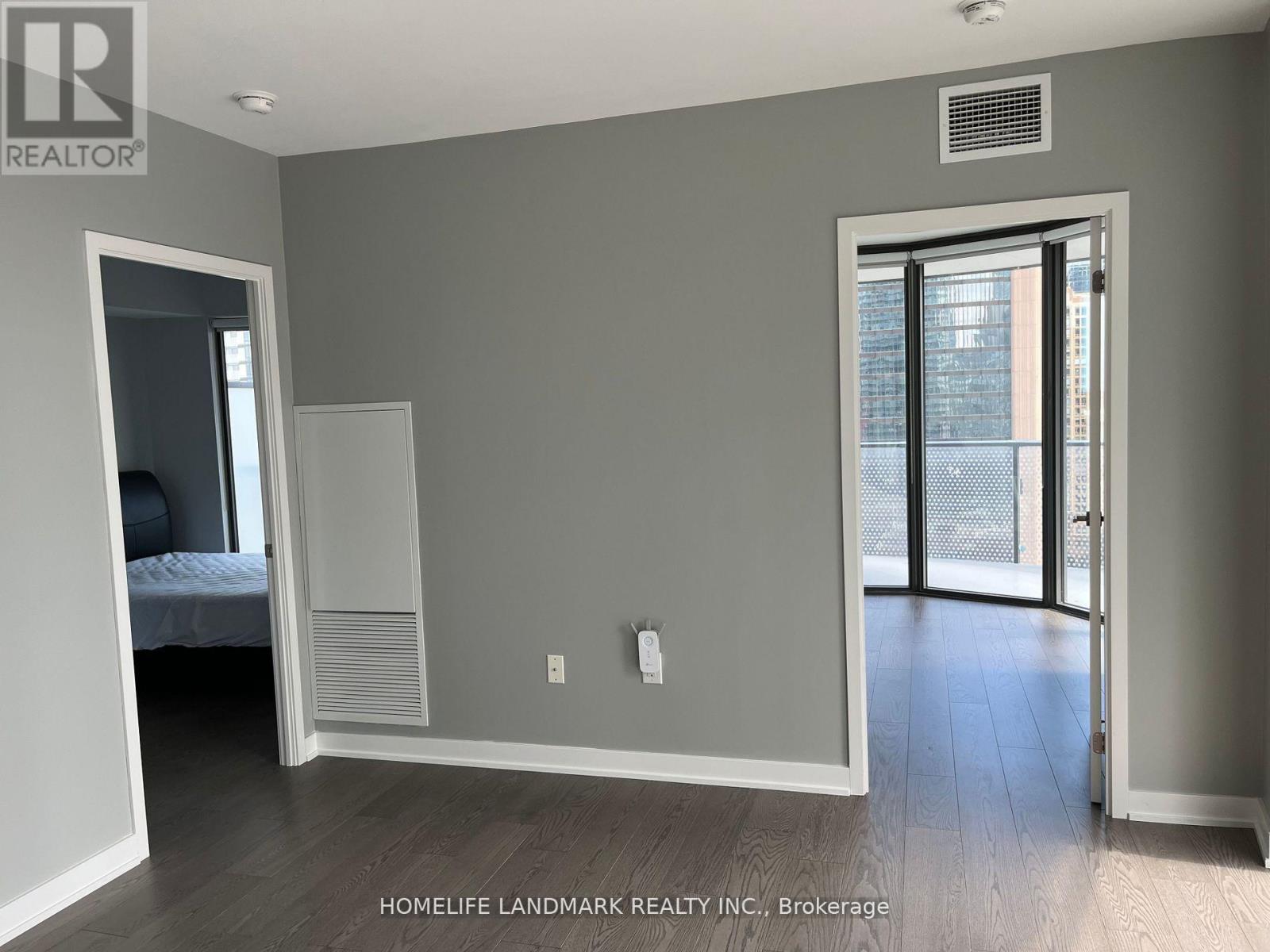 1405 - 11 Wellesley Street W, Toronto, Ontario  M4Y 0G4 - Photo 3 - C13108986