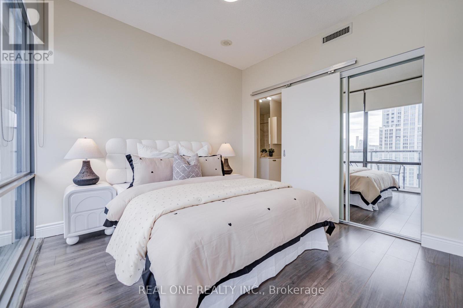 3107 - 38 Grenville Street, Toronto, Ontario  M4Y 1A5 - Photo 24 - C13109010